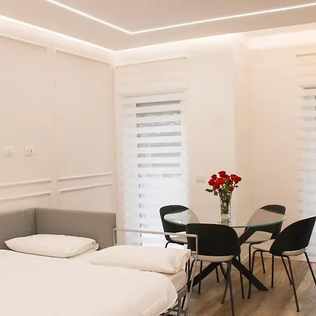 M Luxury Apartment *